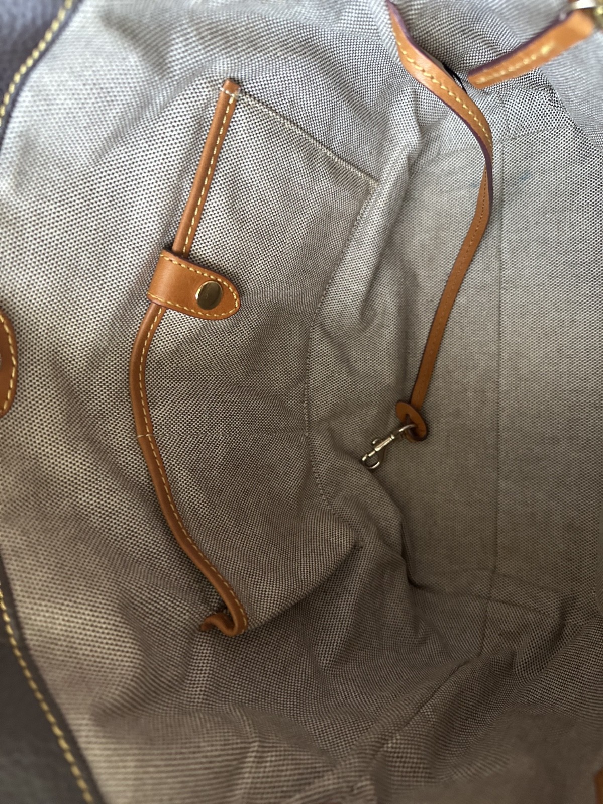 Dooney and Bourke Shoulder Bag – Leather Good Condition