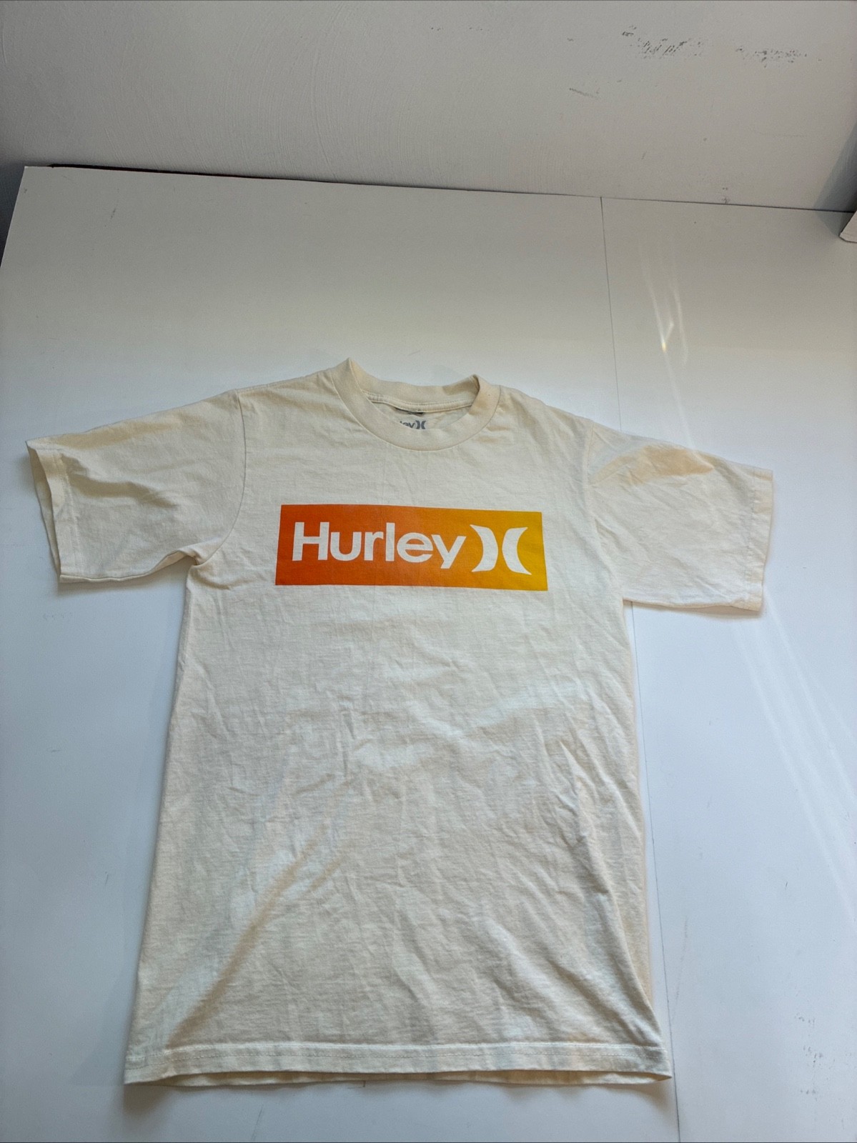 Hurley mens off white t-shirt. orange logo. size small.