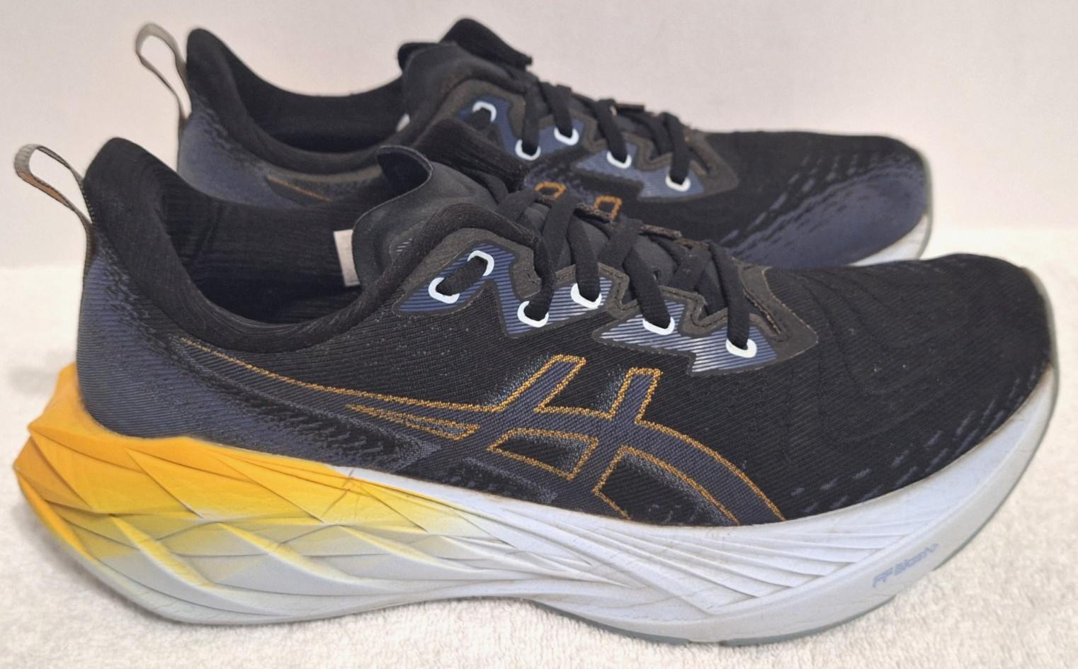 ASICS Novablast 4 Black Thunder Blue Running Shoes 1011B693 Men’s Size 9