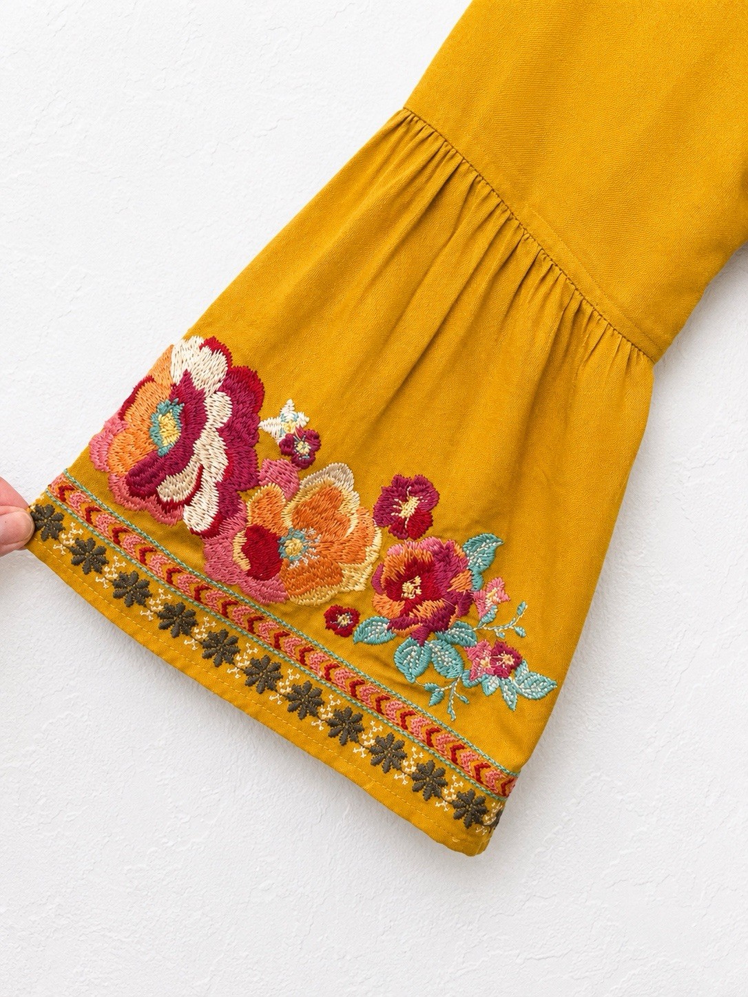 Faveur Women’s L Yellow Floral Embroidered 3/4 Bell Sleeve Boutique Blouse