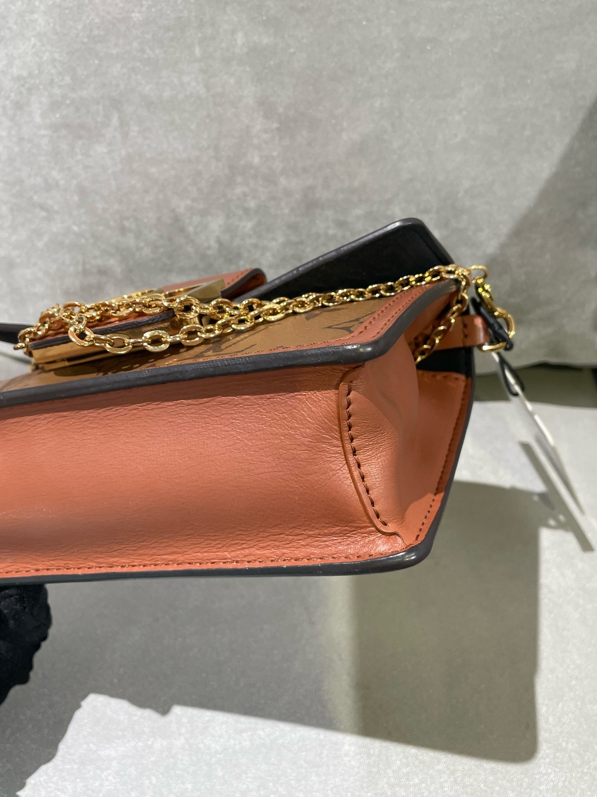 Louis Vuitton Pre-Owned Authentic Dauphine Chain Bag M68746 18.5 x 12 x 5
