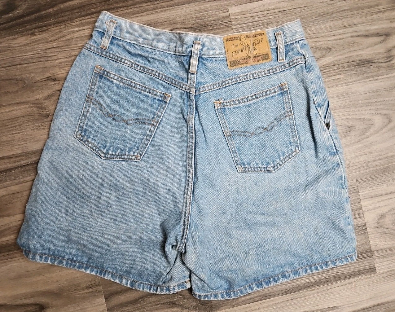 Vintage 80s No Excuses Femme Fatale Light Wash Women’s Denim Shorts Size 15/16