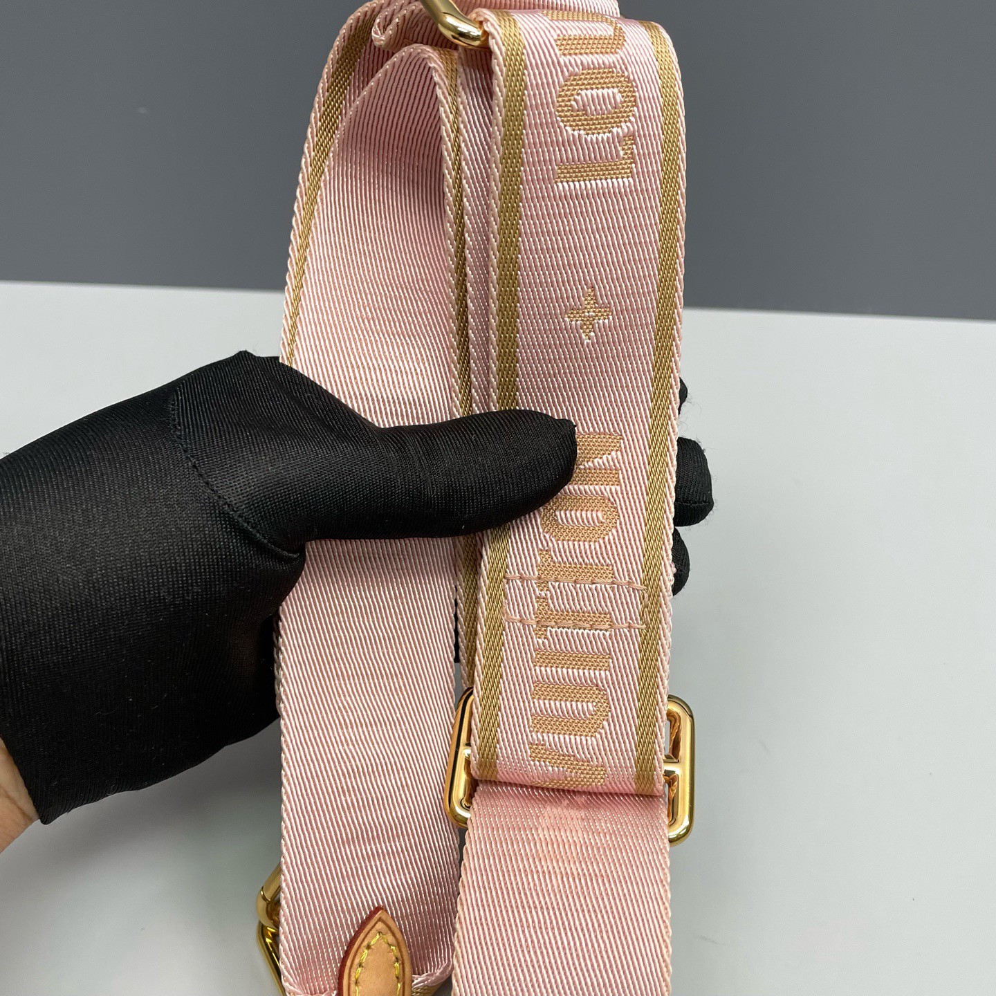 Louis Vuitton presbyette five-in-one shoulder bag chip paragraph (23*13*4)cm