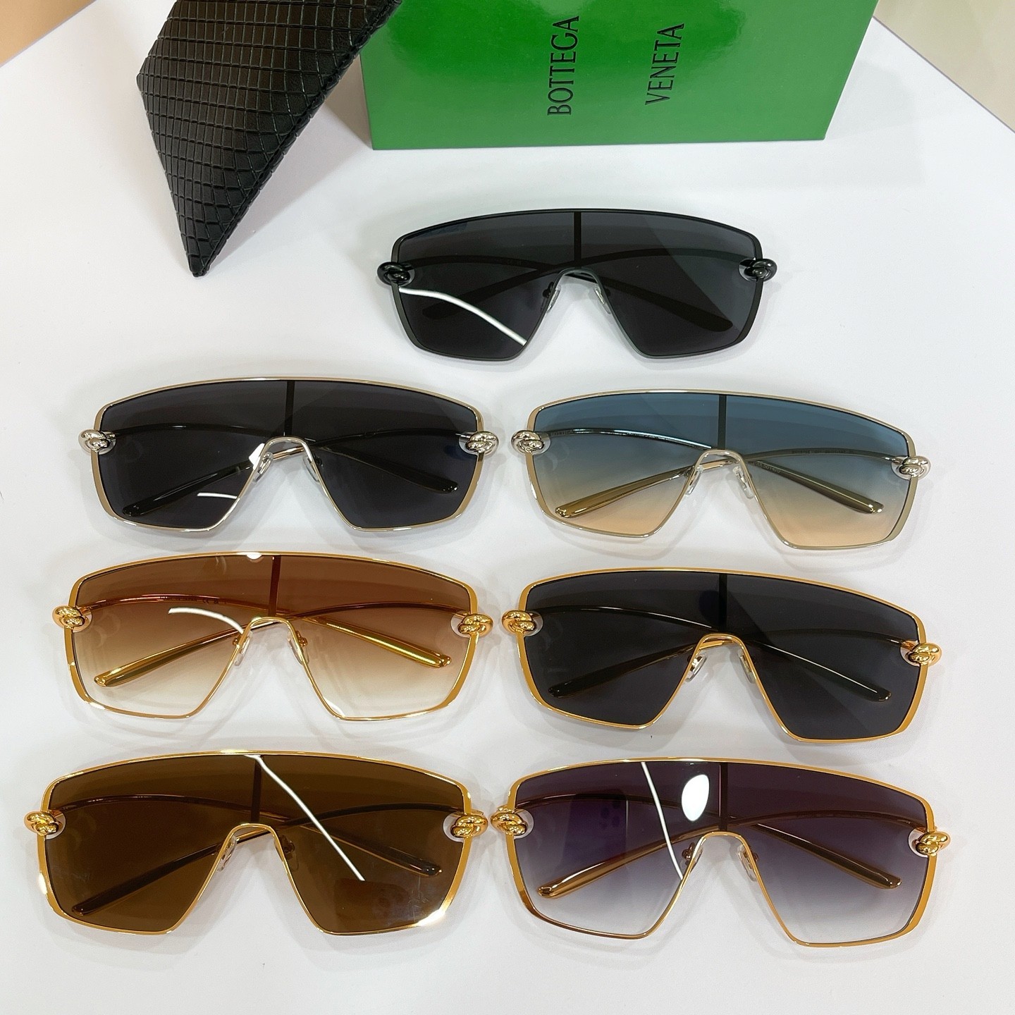 BOTTEGA VENETA Oversized Sunglasses Model: BV1515S Size: 99 – 145