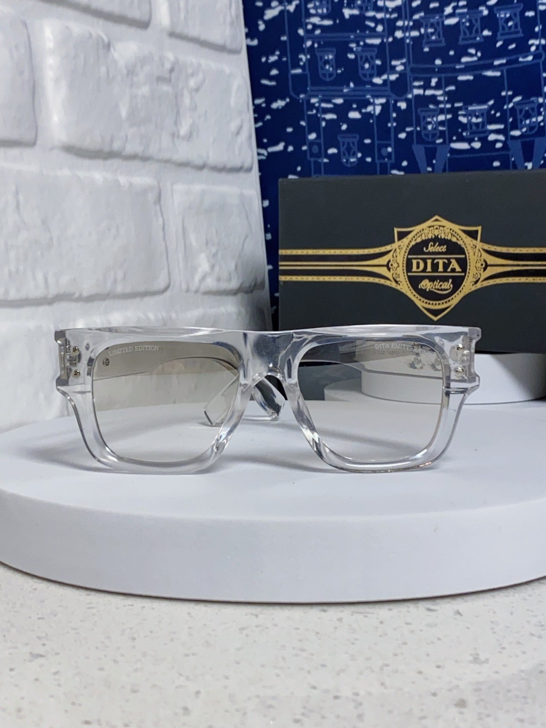 DITA EMITTER-ONE DTS0125 Men’s Sunglasses Lens Size 53-22-143MM -With New Case