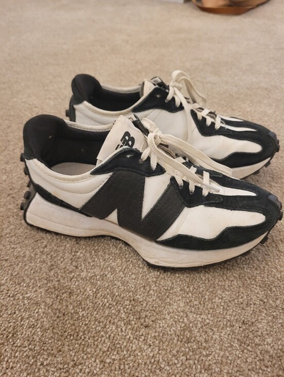 New Balance 327 Womens Causal Sbeakers Size 5.5