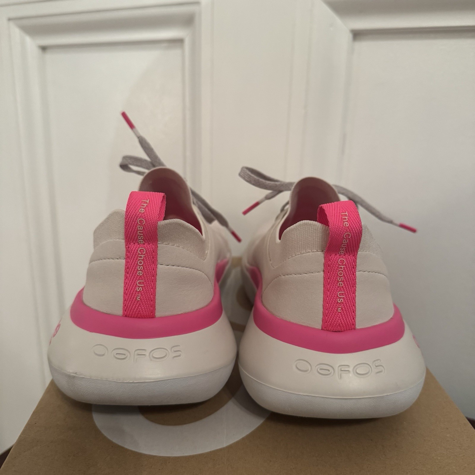 OOFOS OOmy Stride White Mesh Recovery Foam Sneakers Women’s Sz 8 Shoes Pink
