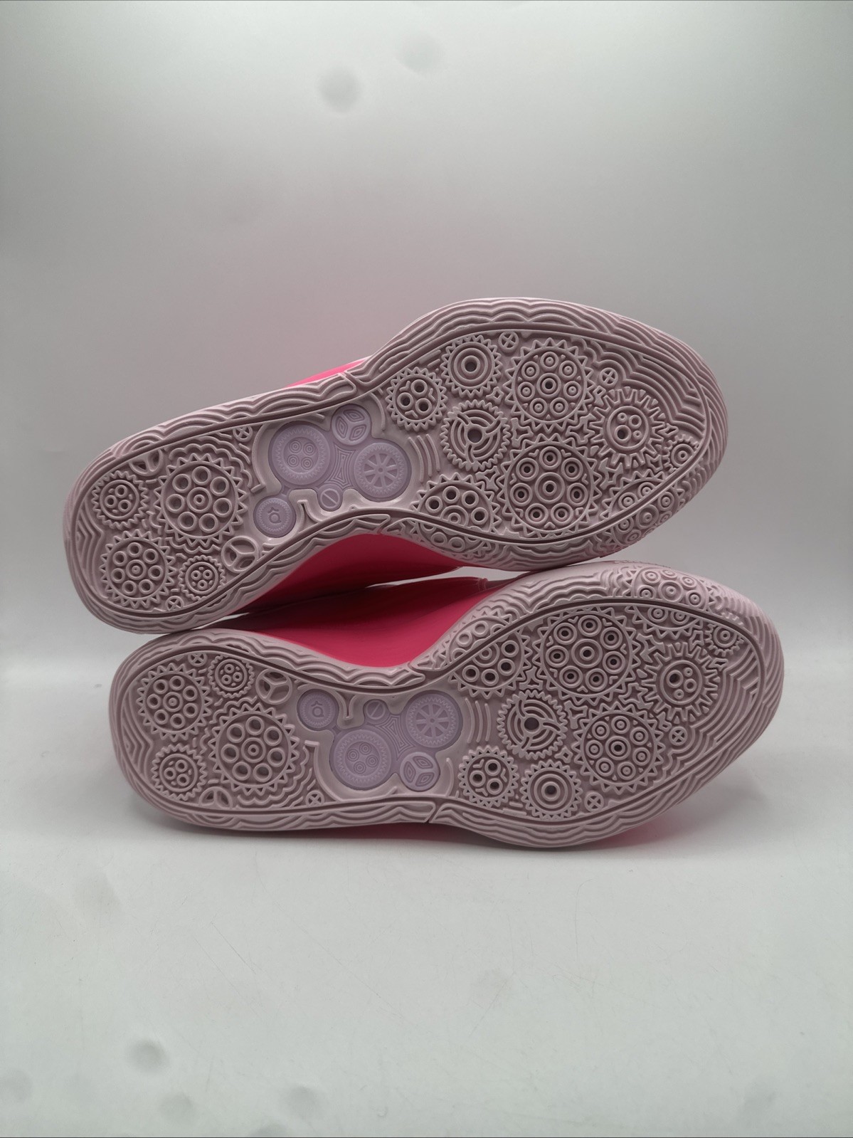 NikeiD KD 16 “Aunt Pearl Pink – Kay Yow” Men’s Size 10.5 NO LID FB2390 900