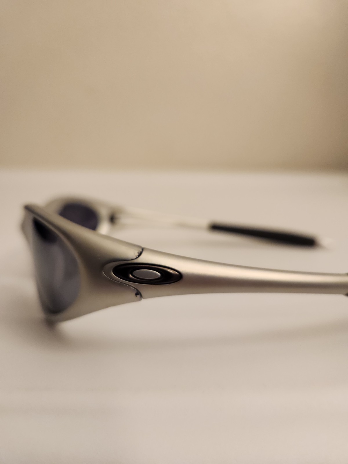 Vintage Oakley Minute Minute 1.0 Gen2 Sunglasses Sliver Frame Black Lenses Y2K