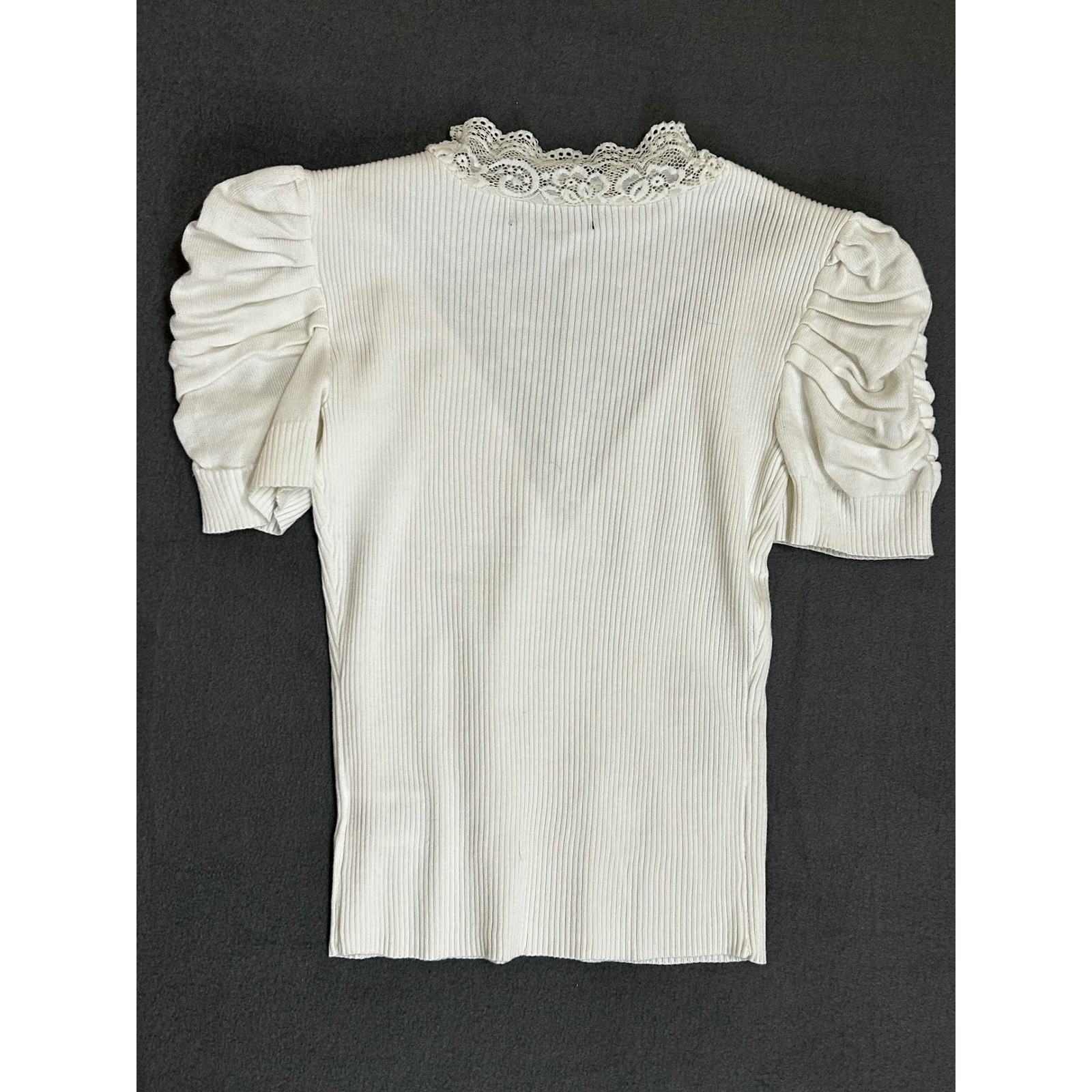 Almost Famous Blouse Womens Medium White Excellent Lace Puff Sleeve Ribbed Top