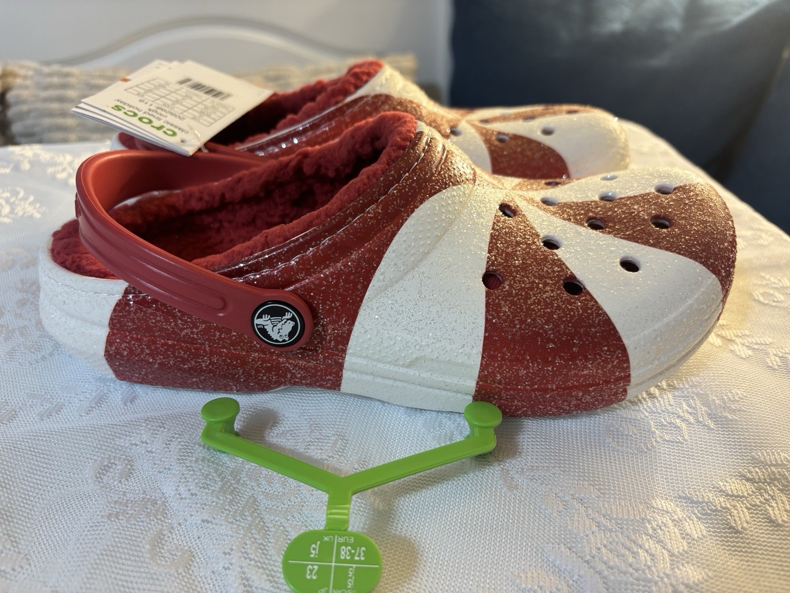 Crocs Classic Lined Holiday Clog White Red Kids J5 New with Tags 209298-119 NWT
