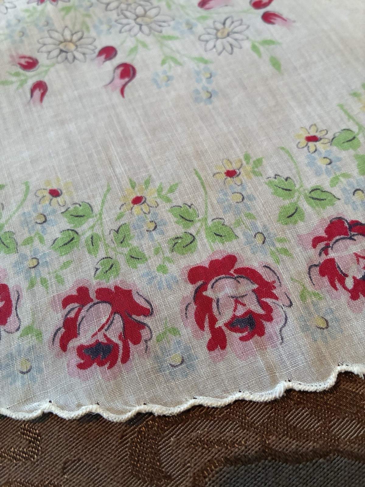Rare 14.5 In Round Handkerchief Vintage Floral Print Roses Tulips Cottagecore