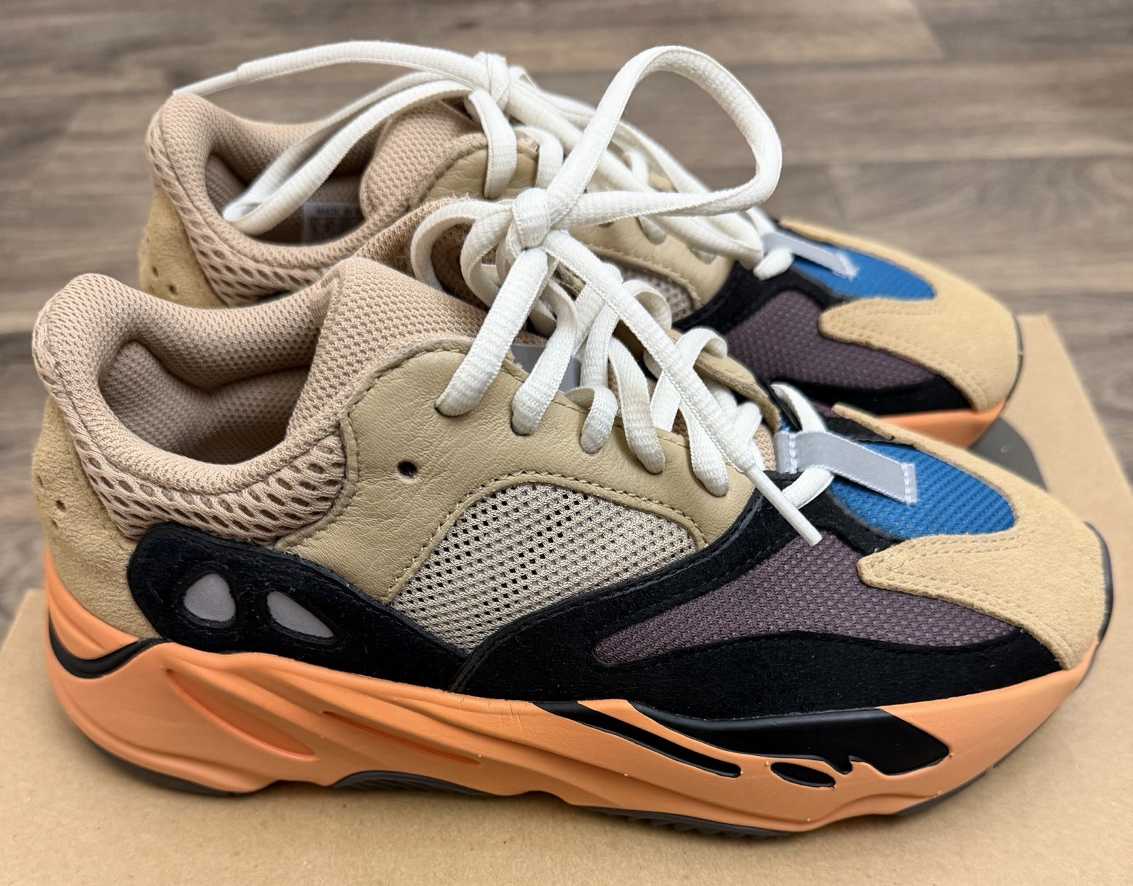 Adidas Yeezy Boost 700 Enflame Amber GW0297 Men’s Size 5 EUC With Box