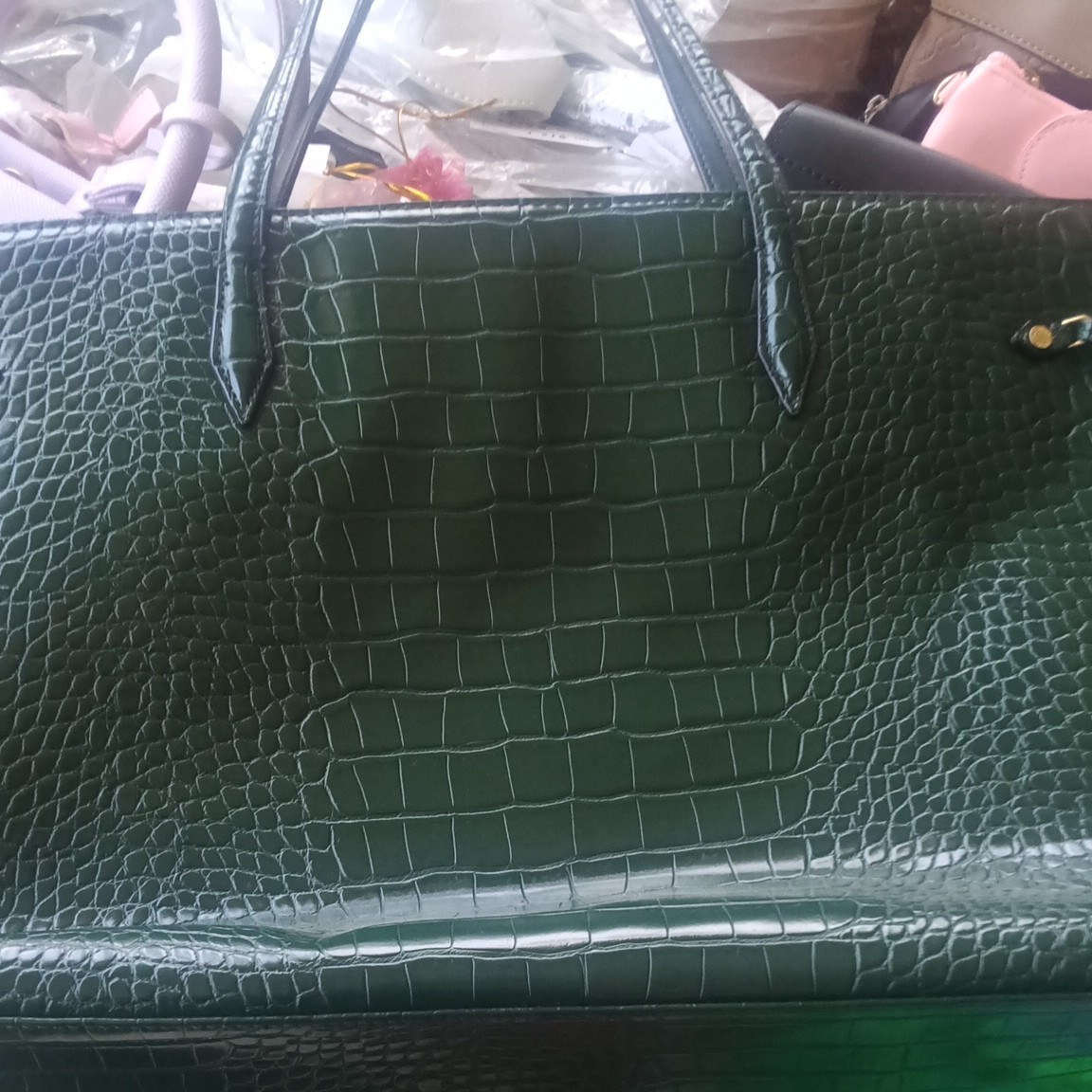 Valentino Green Croc Embossed Large Tote Gold V Logo Lined Pockets Clochette
