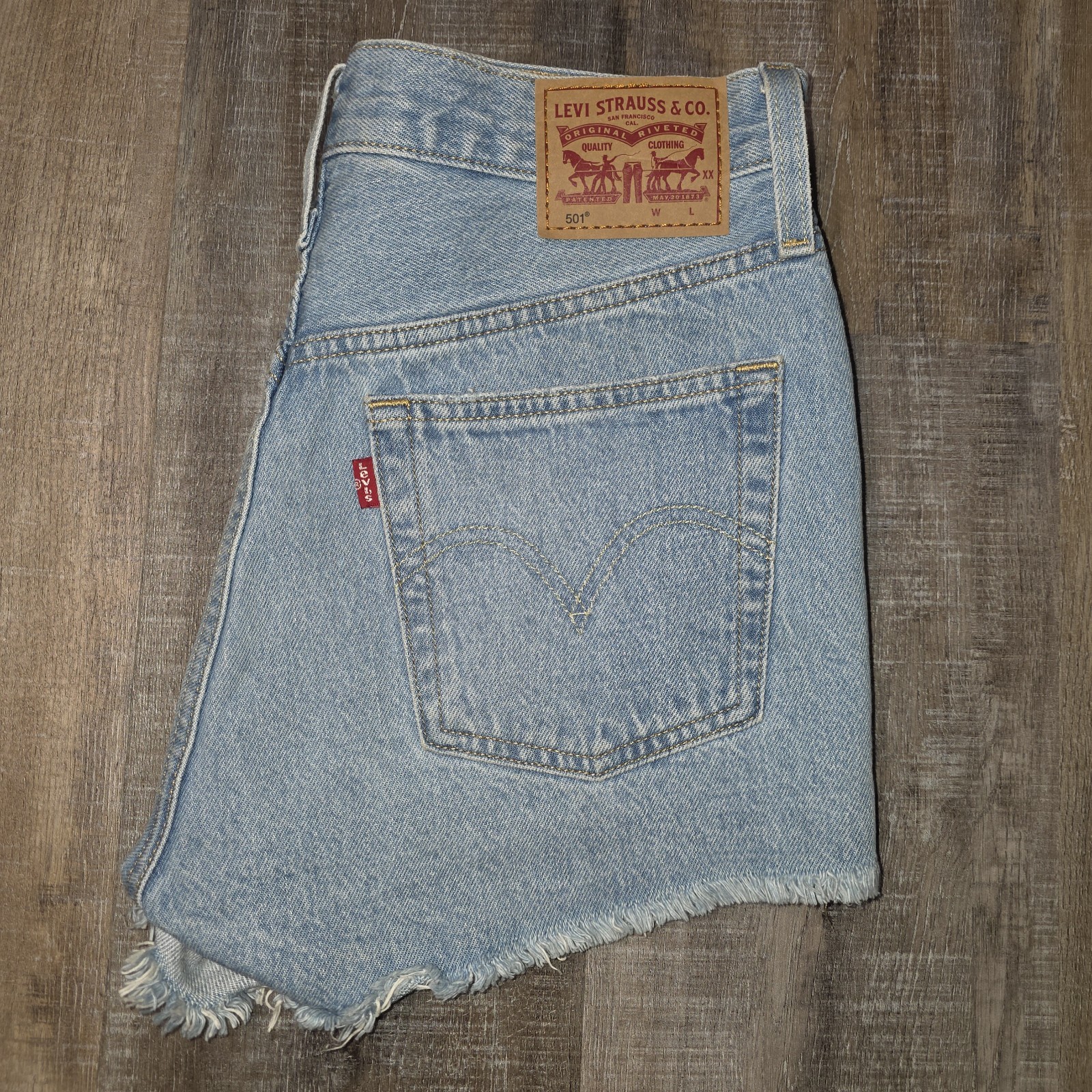 Levi’s 501s Cut Off Jean Shorts Size 26″ × 2″ Medium Wash Denim Womens Cotton