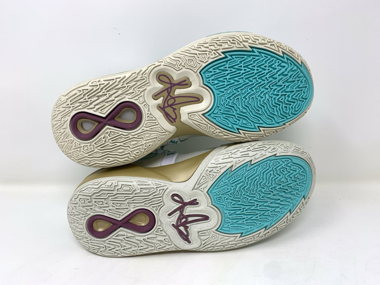 Nike Kyrie Infinity x Sue Bird Golden Tribute Mismate Right 5.5Y Left 4.5Y GS