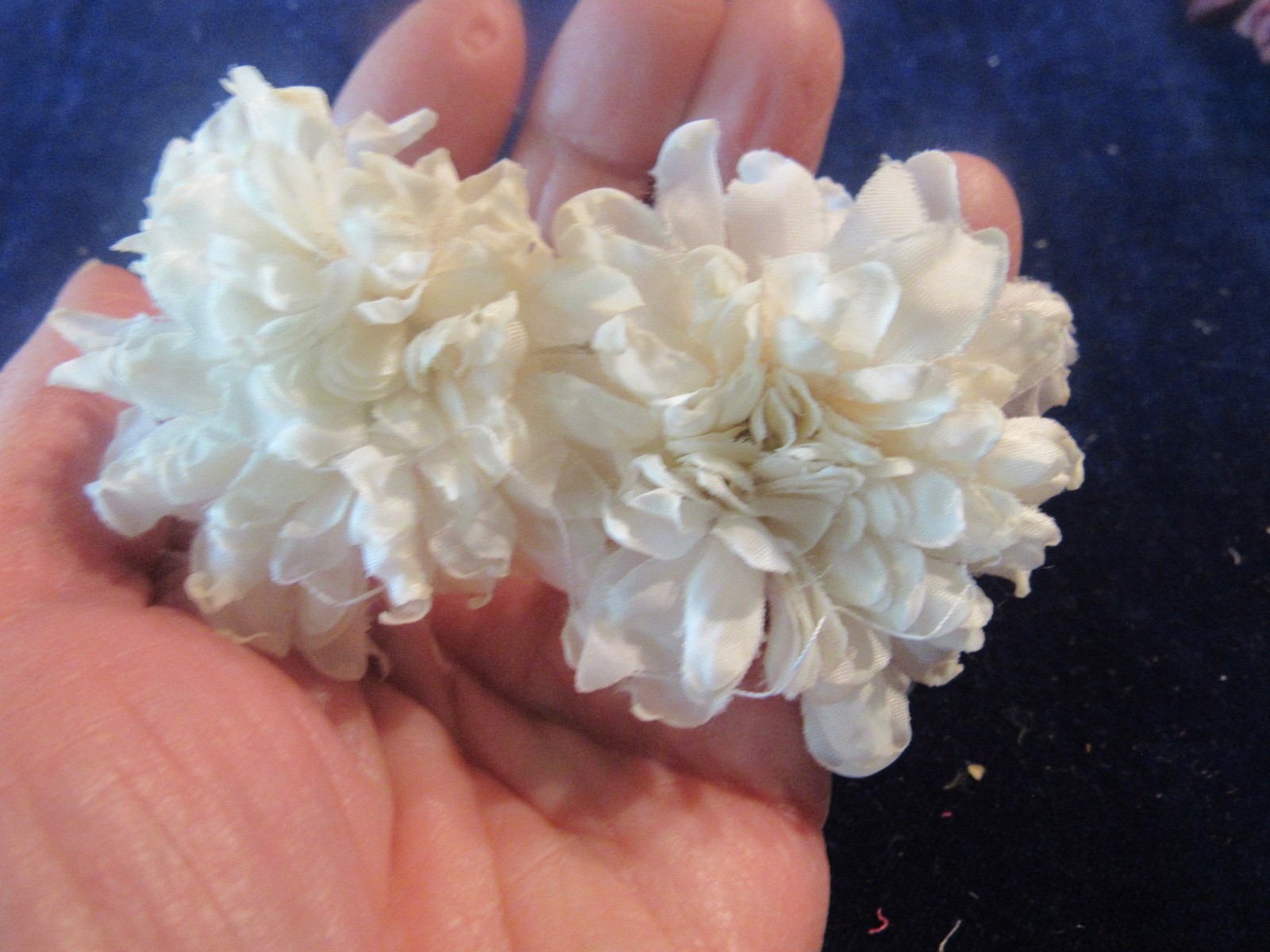 Millinery Flower Collection Lot Ivory Pink Blue Red All With Pins H5640