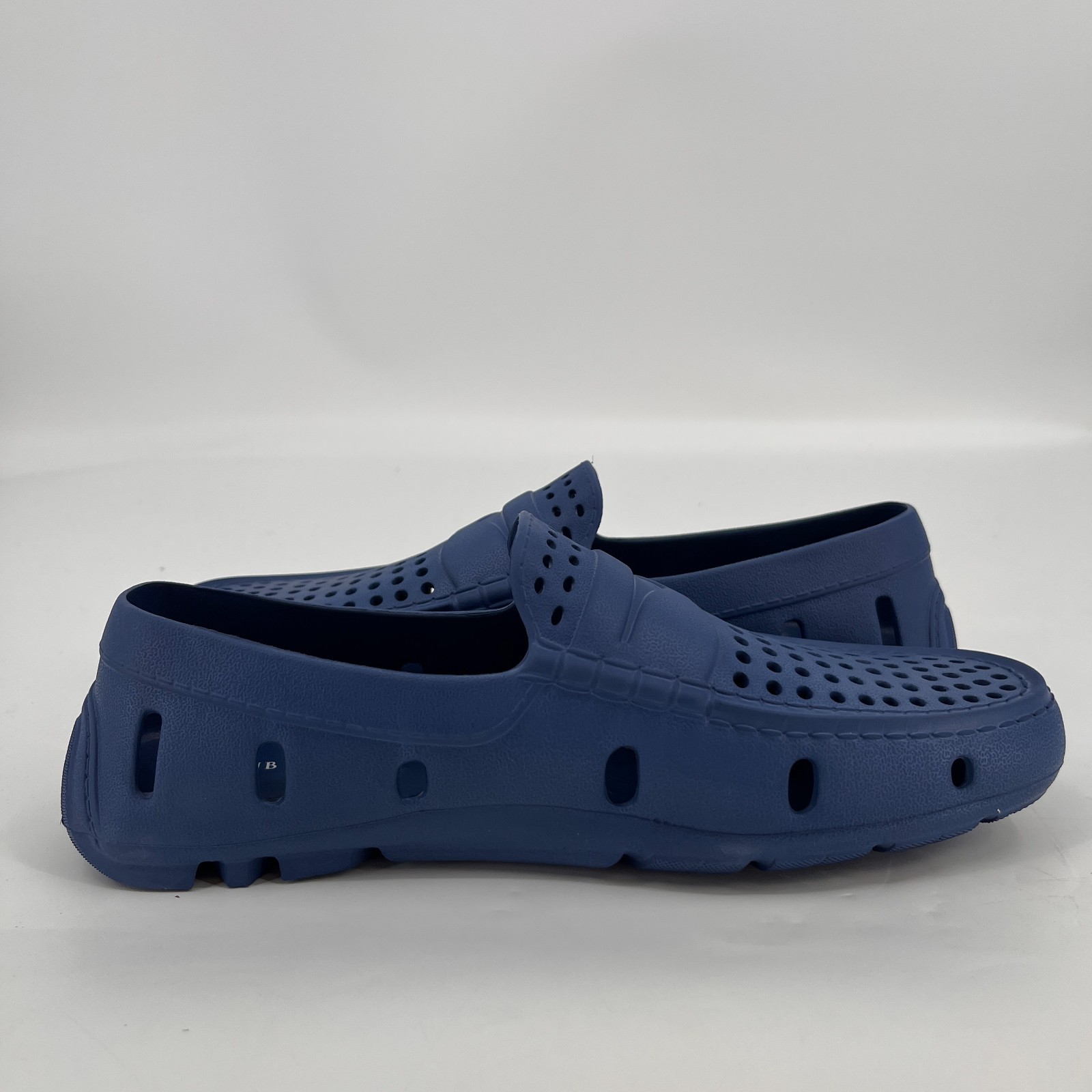 Club Room Men’s Atlas Perforated Driver Size 10 in Navy Summer Vacation Travel