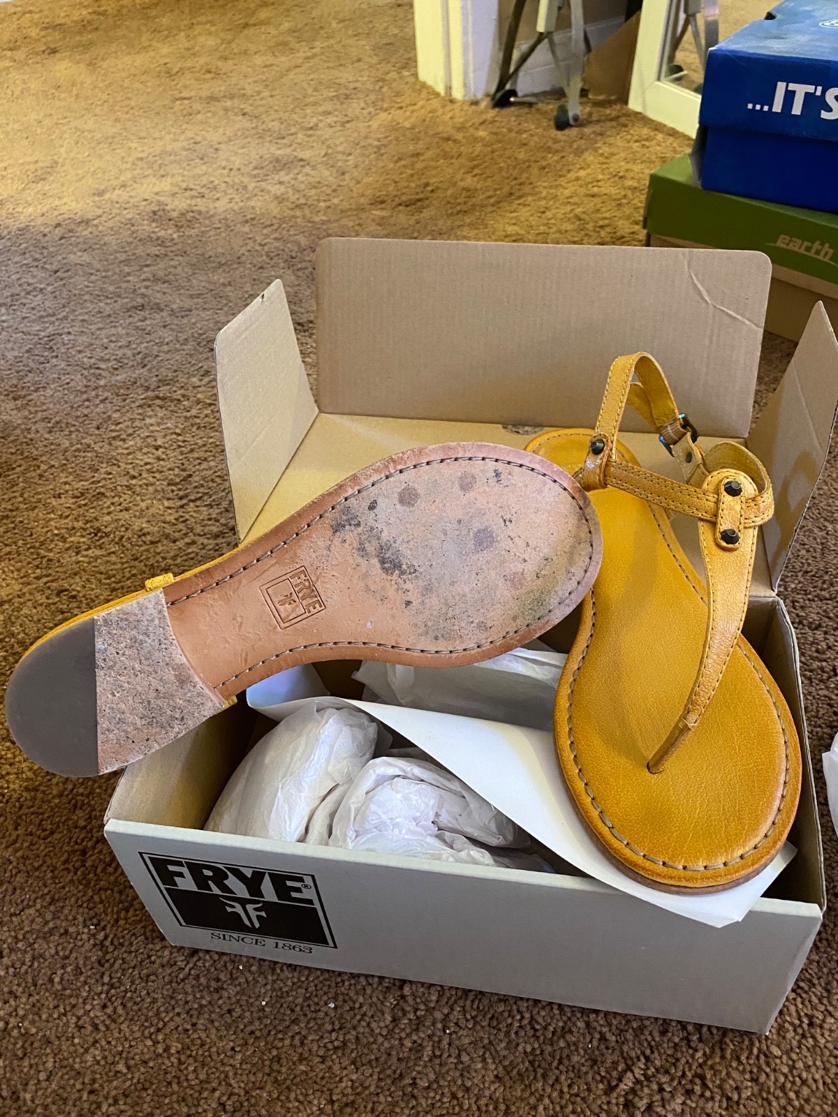 frye sandals size 8 carson T yellow used