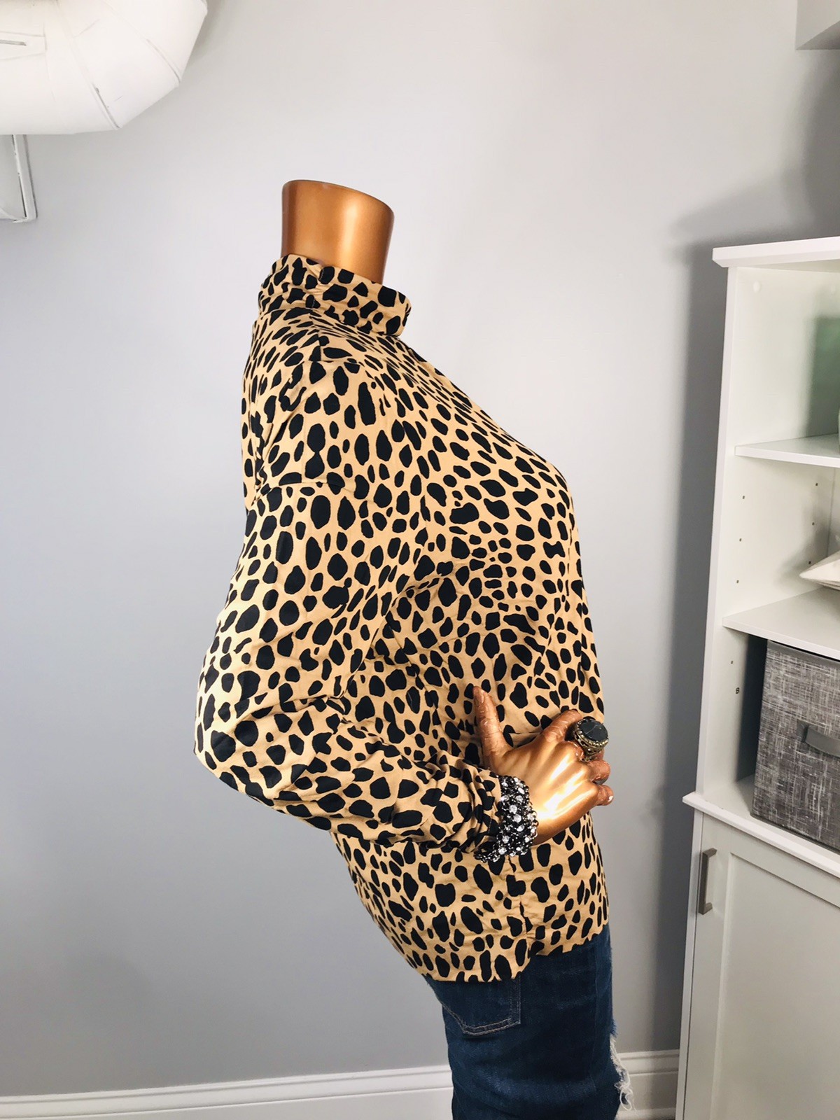 Chico’s 2 or L Top NWT $79 Stretch Banded Hem Animal Print Bit Heavy Blouse Mock