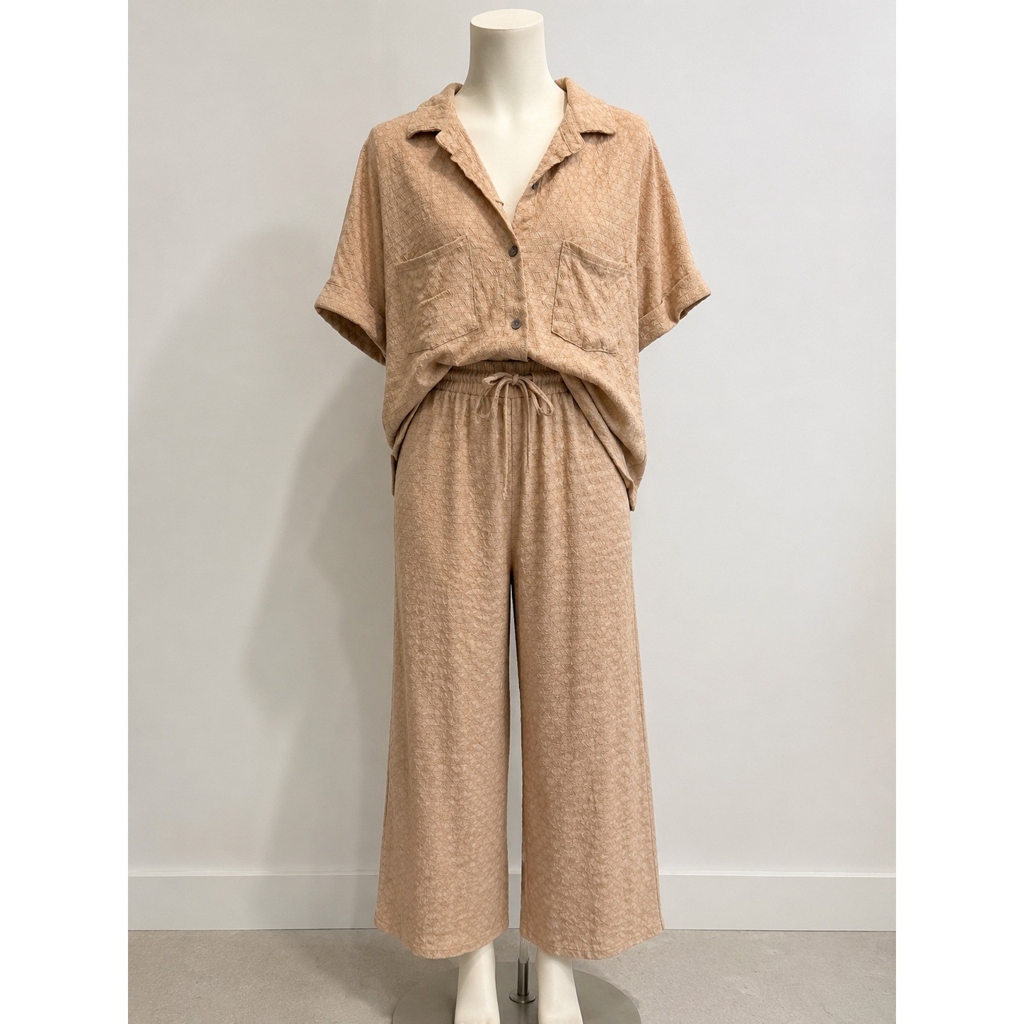 Kathy Ireland Tan Geometric Textured 2 Piece Lounge Set Shirt & Pants XL
