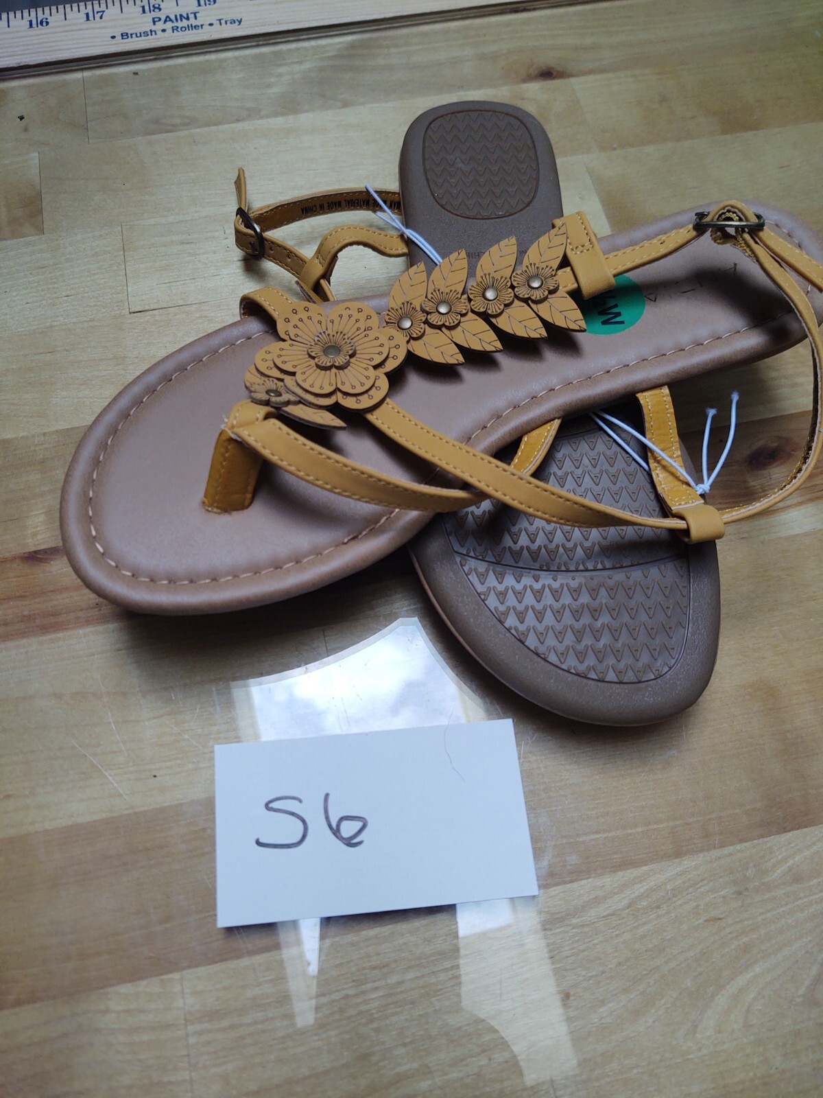 New Yellow/Beige Flat Flower Sandals size 7.5 W Cute Ready to Wear! ANDIAMO