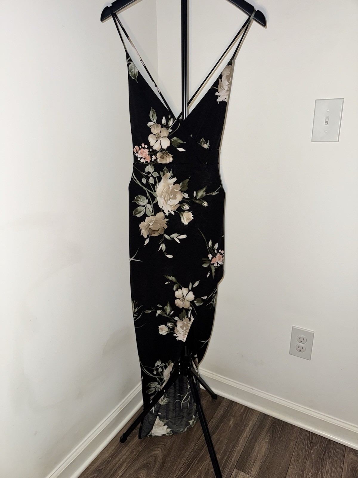 Glare Women’s Size S Black Floral V-Neck Spaghetti Strap Long Maxi Dress