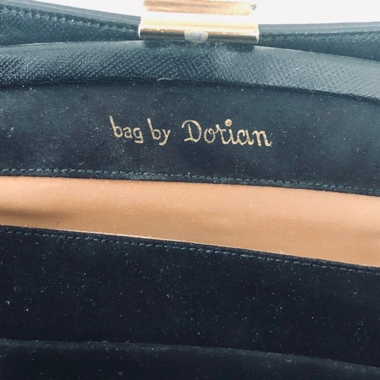 Vintage “Bag By Dorian” Handbag Black Leather Gold tone Hardwear Chain 10″x7″x3″
