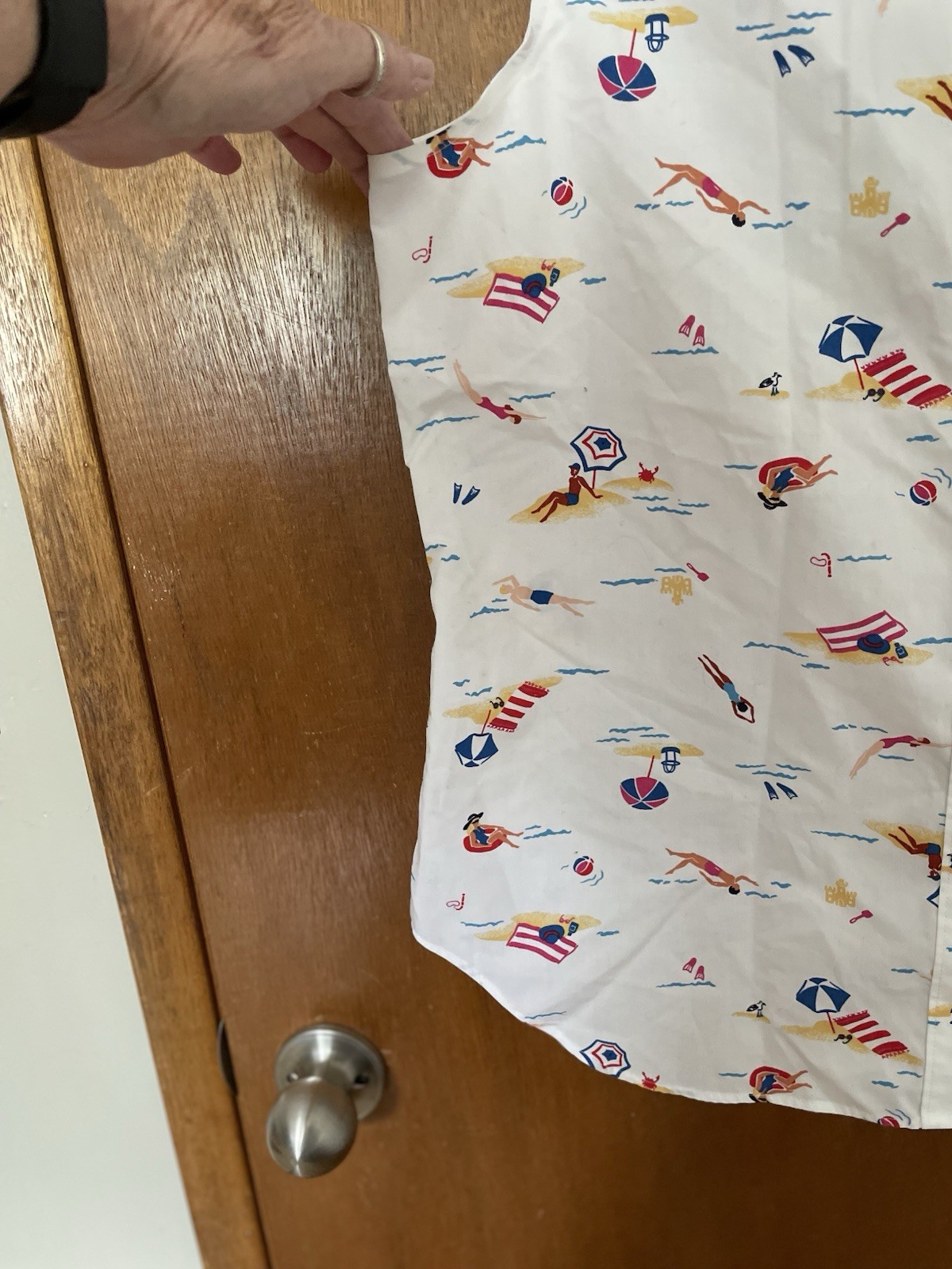 Lands End Sleeveless No Iron Supima Sleeveless Woman’s Top Fun Print Size 14