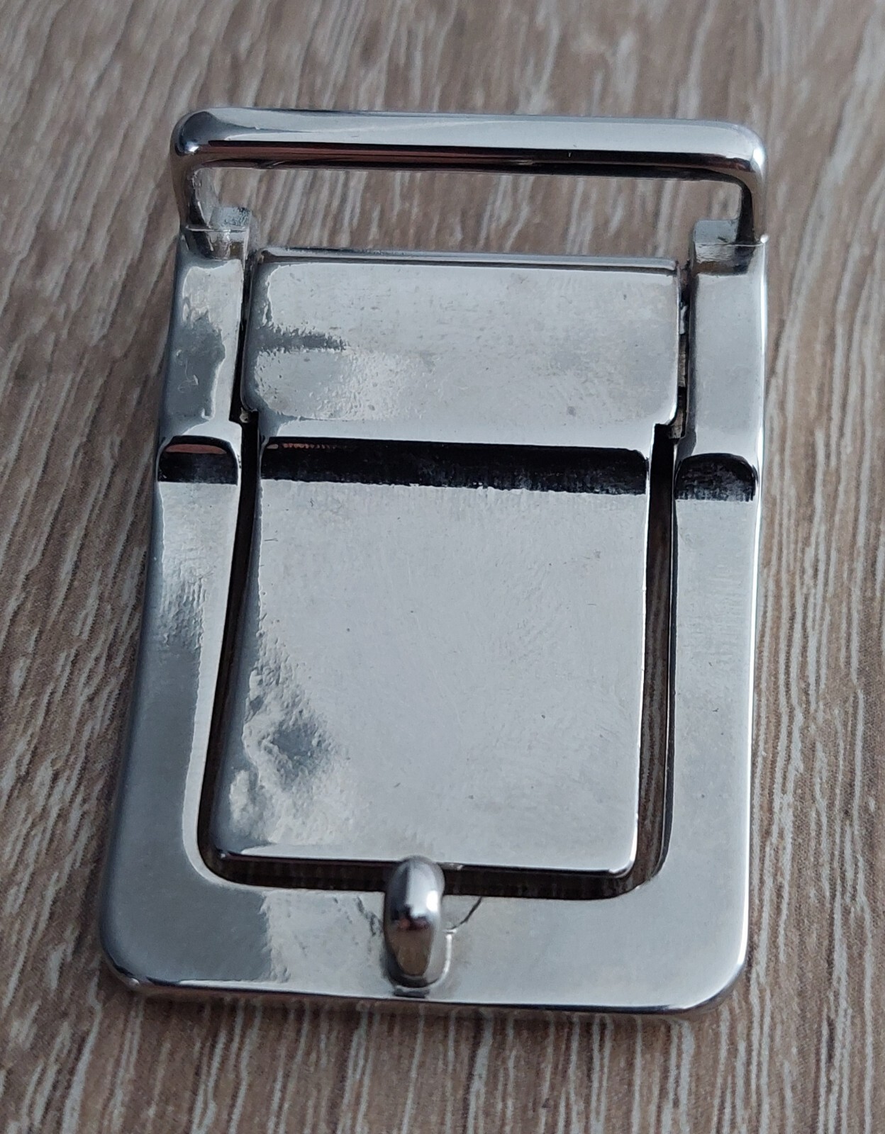 VTG St. John Ambulance Belt Buckle, size 4.6 x 3.2 cm/ 1.8 x 1.3 in, used, UK