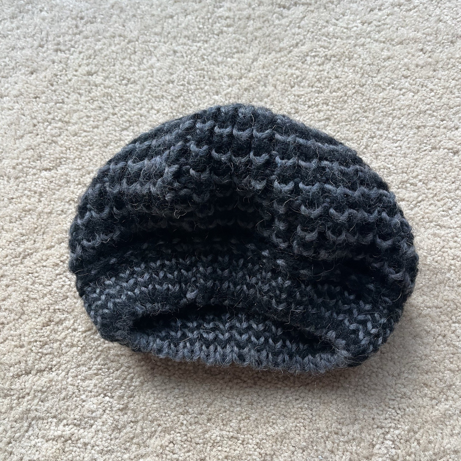 NWT Unbranded Women’s Black Gray Beret Beanie Winter Hat – Italy – Acrylic/Wool