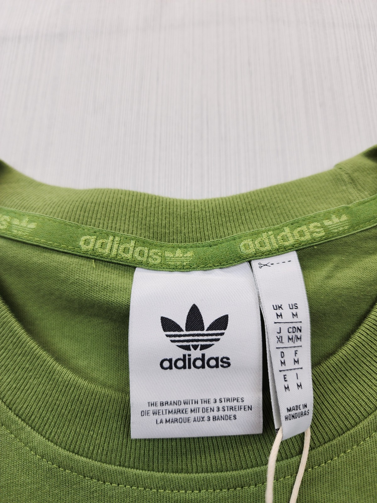 New Men’s Adidas Trefoil Essentials Tee Shirt Size Medium Mens Tech Olive