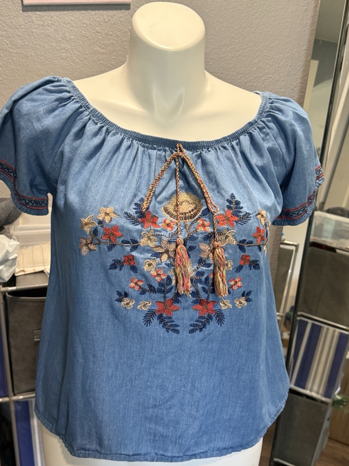 FIG88 Women’s Off-Shoulder Peasant Blouse Embroidered Denim Tencel L