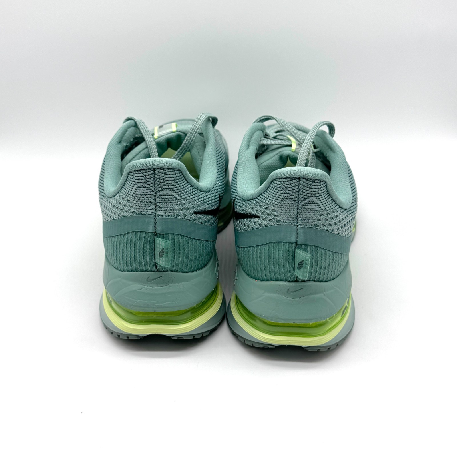 Nike Mens Pegasus Premium Cannon Green Shoes Sz 8 M / 9.5 W New HQ2592-009