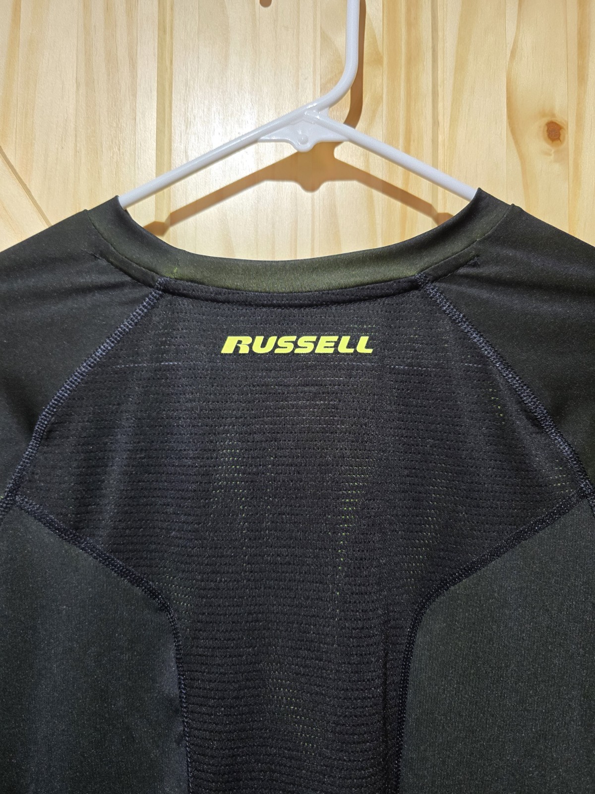 Russell Dri-Power 360 Breathable Odor Resistant Men’s L Long Sleeve Crew Tee