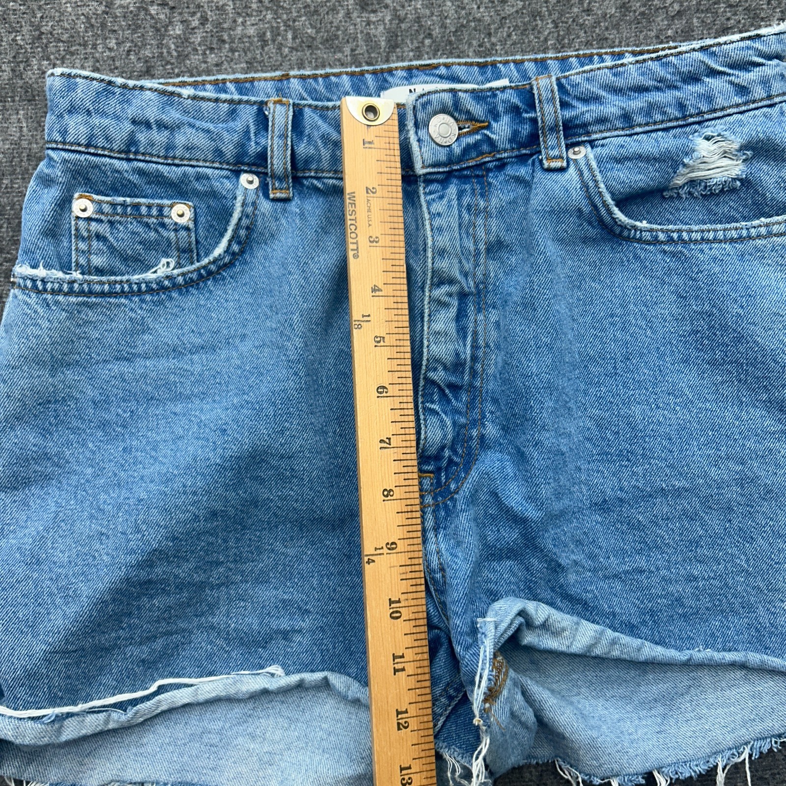 NA-KD Denim Shorts Size 40 Medium Wash Blue High Waisted Raw Hem