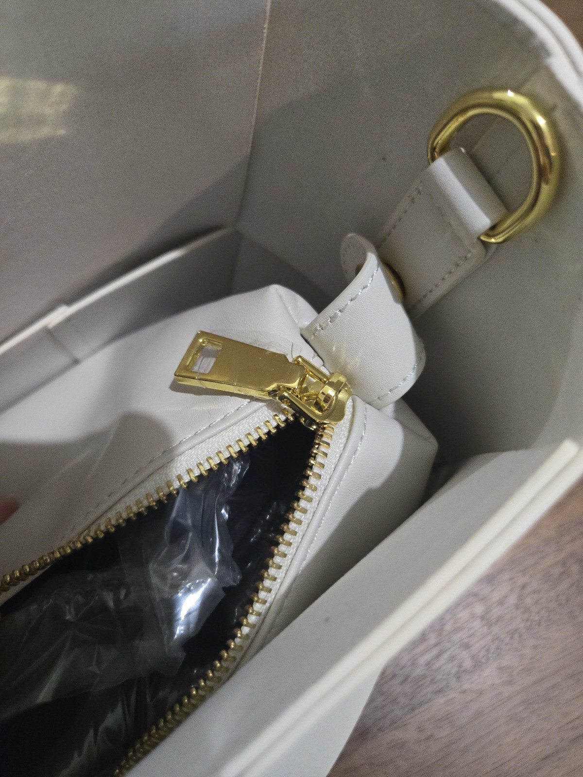Tiffany & Fred Woven Smooth Leather Tote Bag w/ Inner Pouch And Gold Hardware
