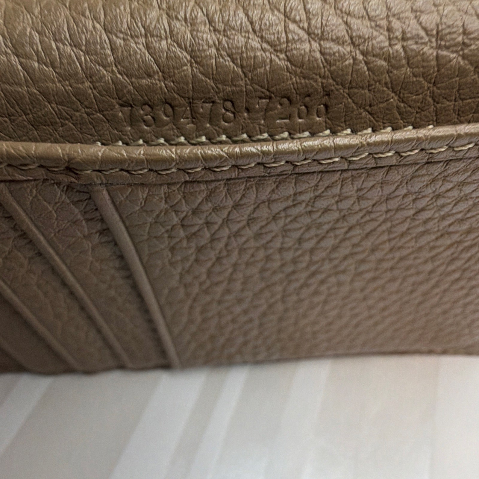 Gucci Men’s Brown Logo Bifold Wallet w/ Credit Card Feature Made in Italy