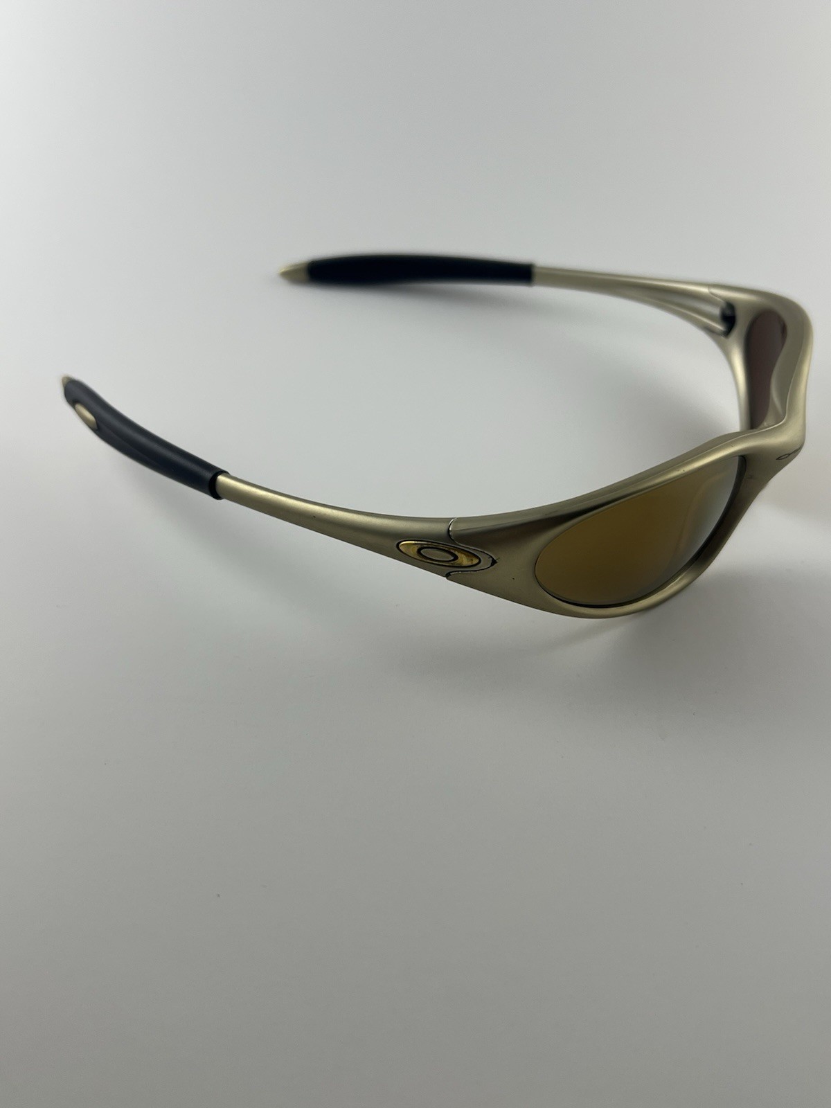 Oakley Minute 1.0 FMJ Platinum Frame Gold Iridium Lens Gold Icons 04-082 XX