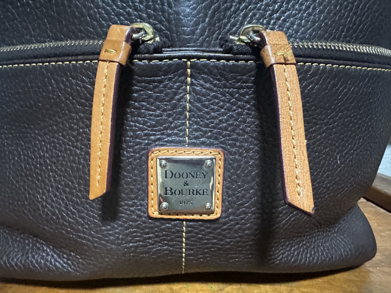 Dooney and Bourke Shoulder Bag – Leather Good Condition