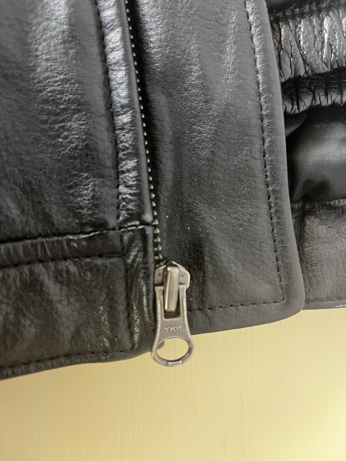 Trader Bay Men’s Black Leather Bomber Jacket YKK Zip Front Quilt Lining Size XL