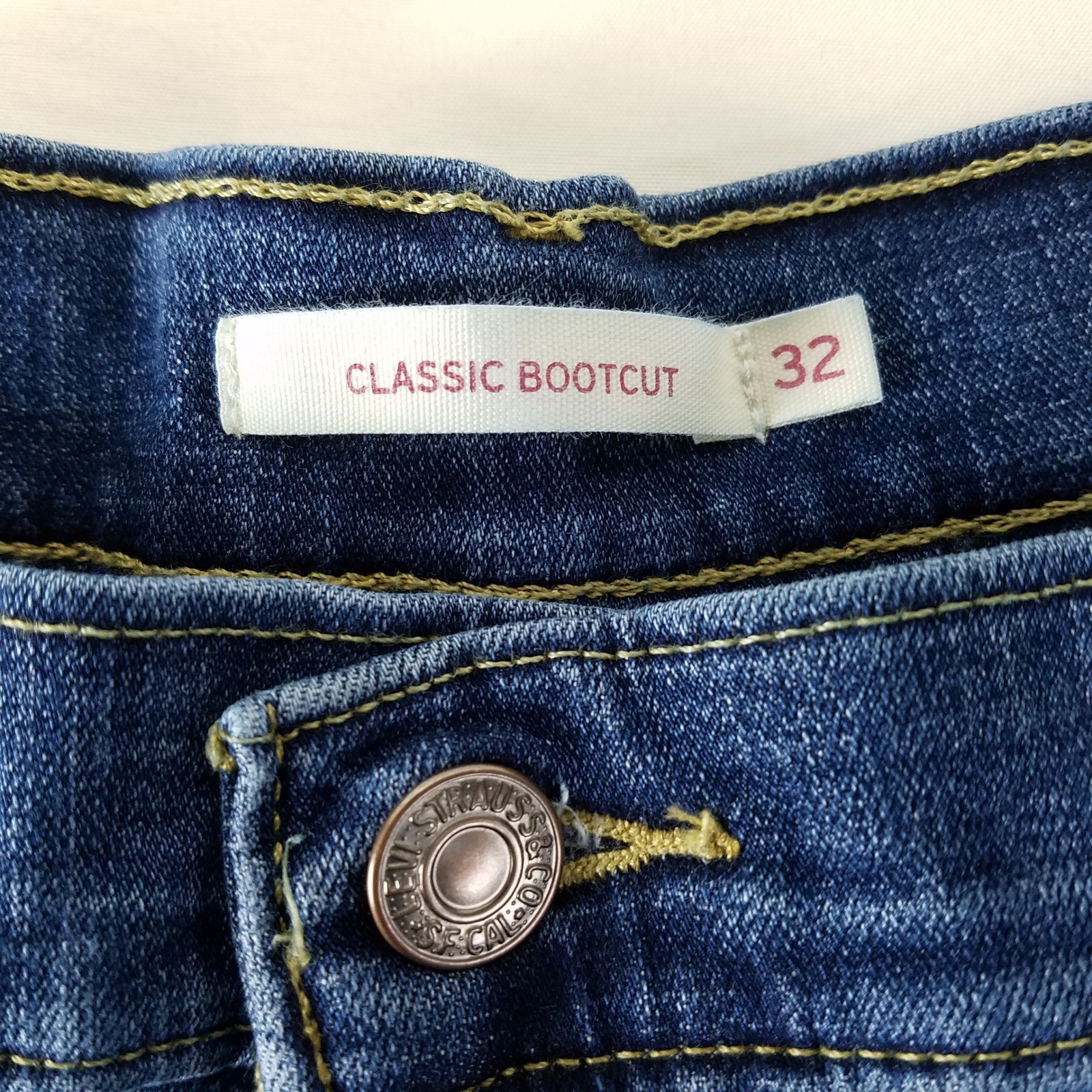 Levis Classic Bootcut Jeans Womens 32 14M Dark Wash Blue Denim Mid Rise