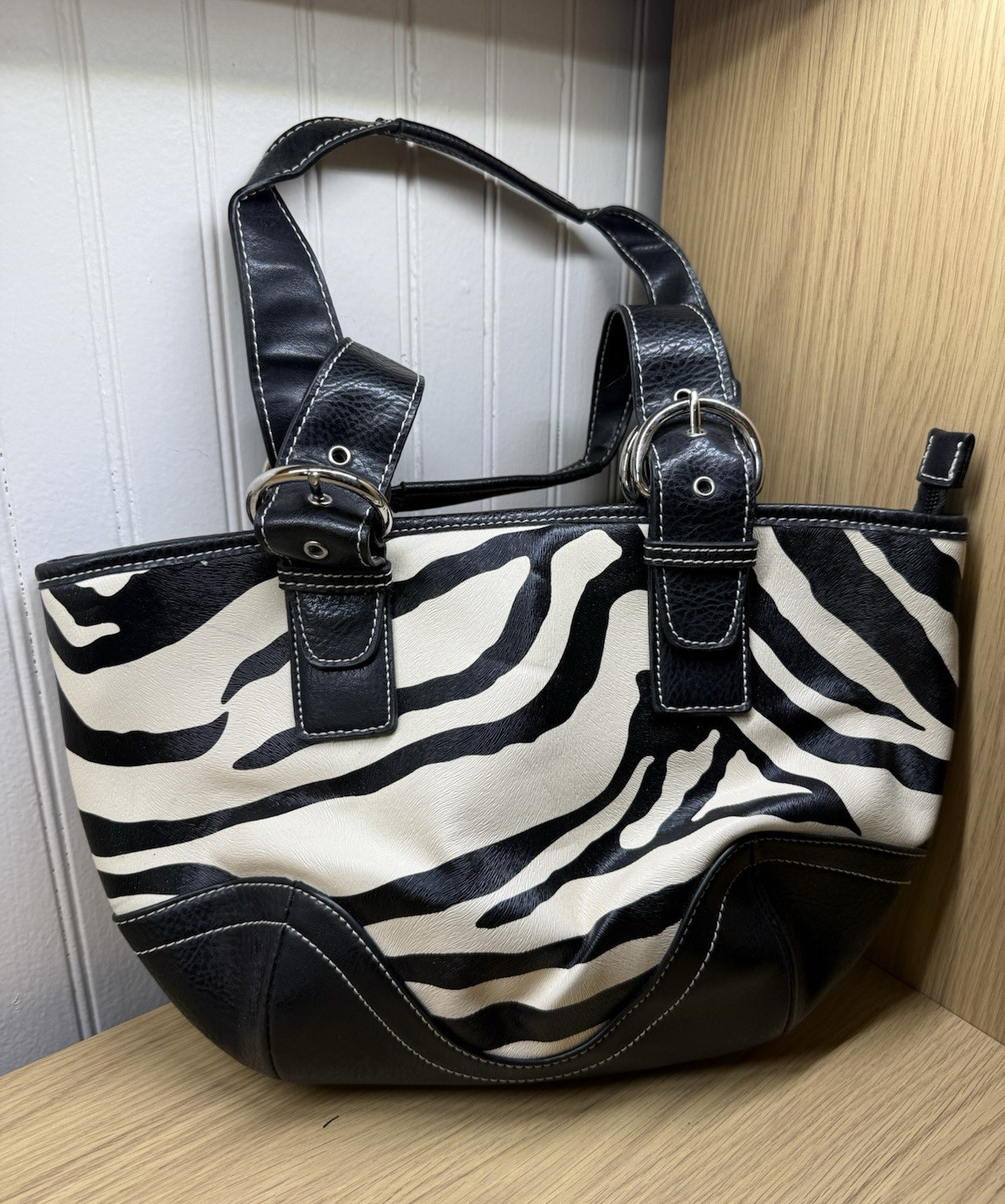 Black/White Zebra Animal Print Shoulder Bag Zip Lined Inner Pockets Silver
