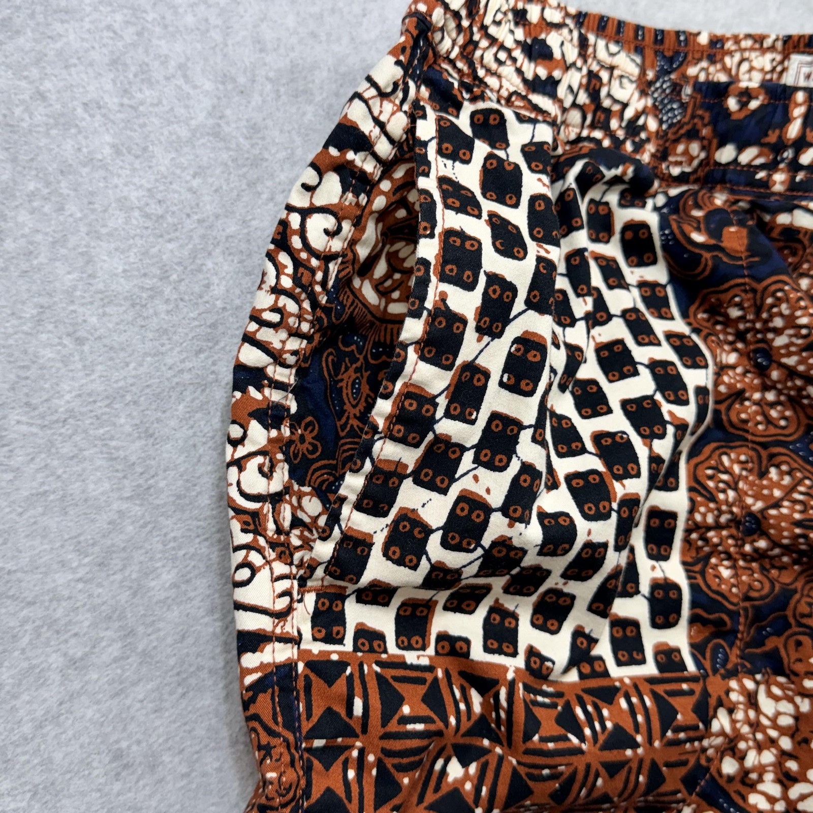 Wallace & Barnes Patchwork Shorts Mens Large Brown Batik 6 Inch Casual Elastic