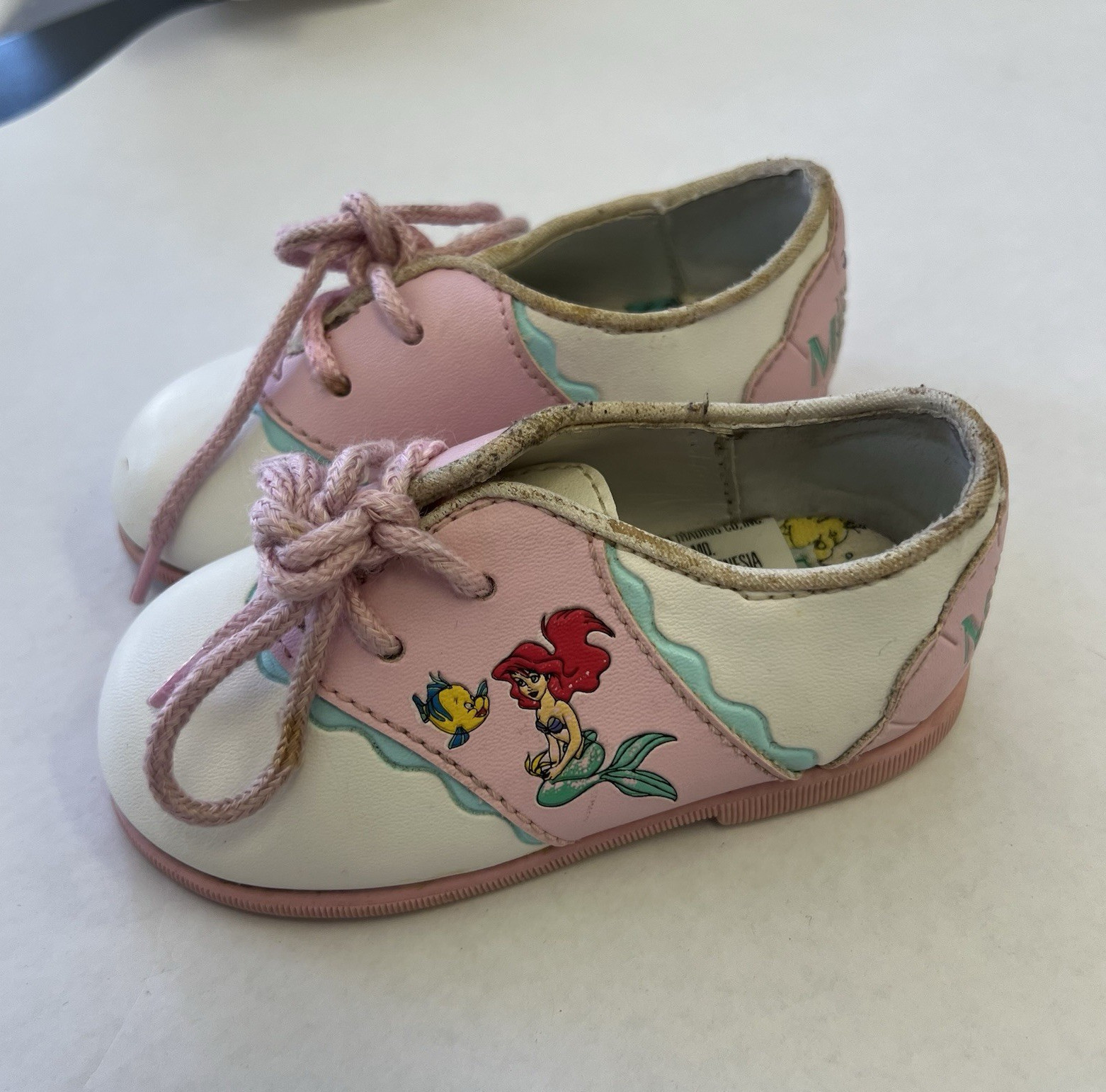 Vintage 1990s Disney Little Mermaid Ariel Girls US 4 Pink White Lace-Up Oxfords