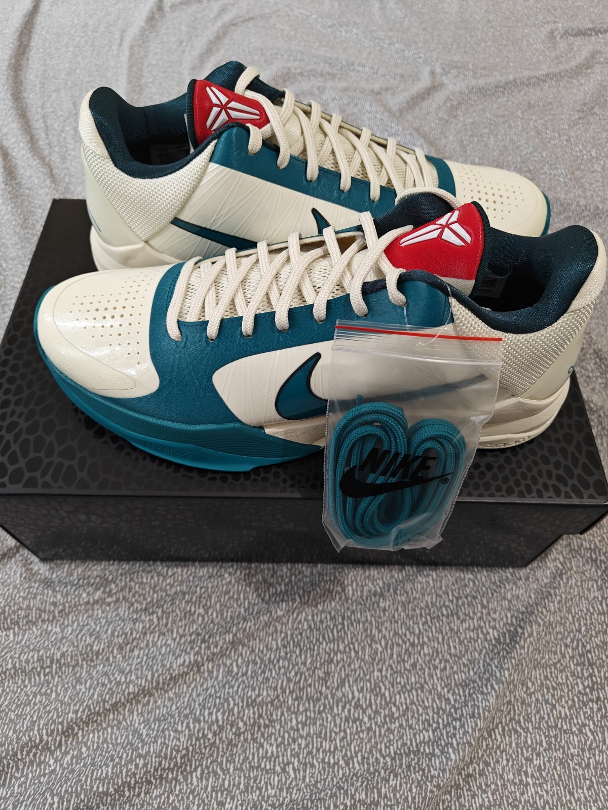 Nike Kobe 5 Protro x Caitlin Clark ‘Coconut Milk/Bright Spruce’ – Size 10