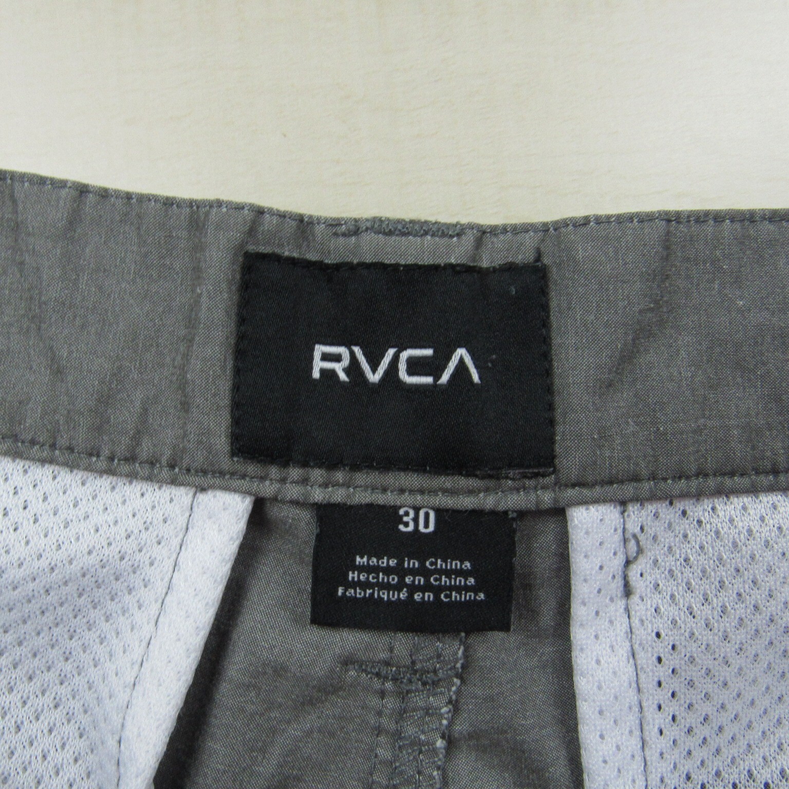RVCA Shorts Mens 30 Gray Chino Nylon Outdoor Tech (Measured 32×9)