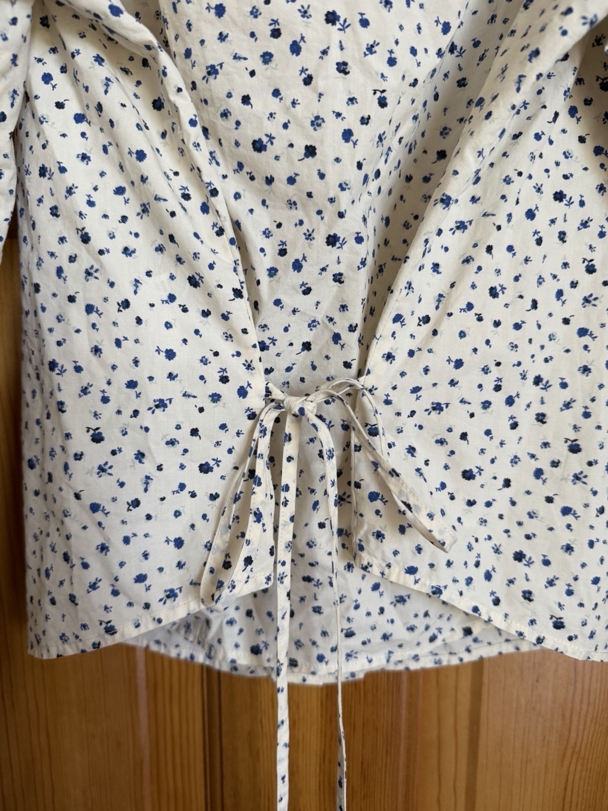 Uniqlo White & Blue Floral Tie-Back Peasant Blouse – Size Large
