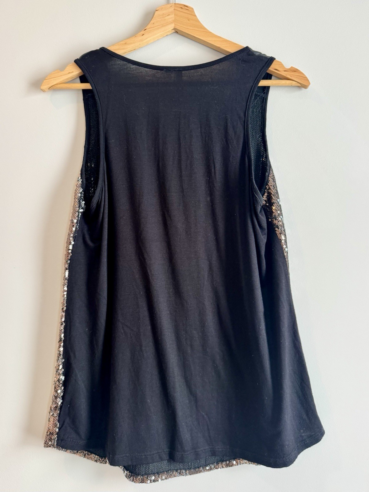 Bellatrix copper – silver sequined front with a contrasting solid black back.