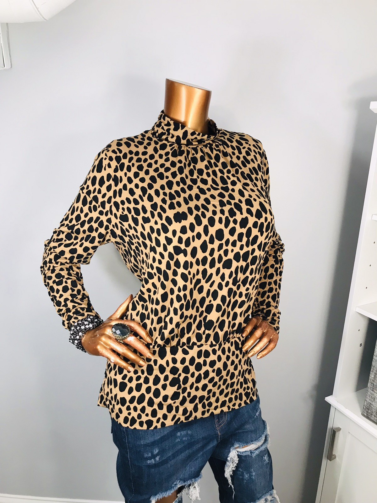 Chico’s 2 or L Top NWT $79 Stretch Banded Hem Animal Print Bit Heavy Blouse Mock
